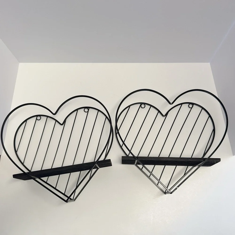 Black Metal Heart Shaped Floating Shelves‎ Set of 2 Wall Decor